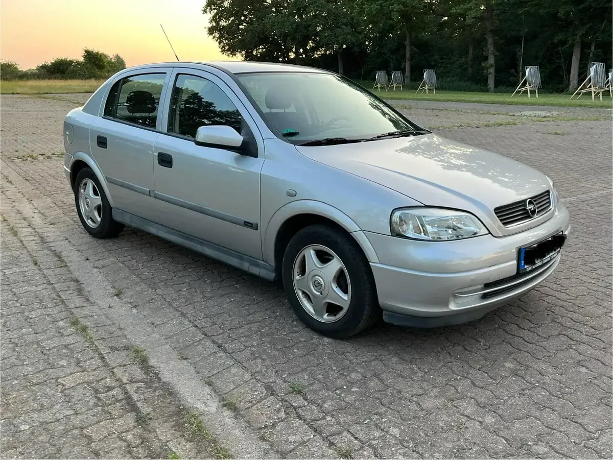 Gebraucht Opel Astra 75 PS (55 kW) 1999 Silber Limousine