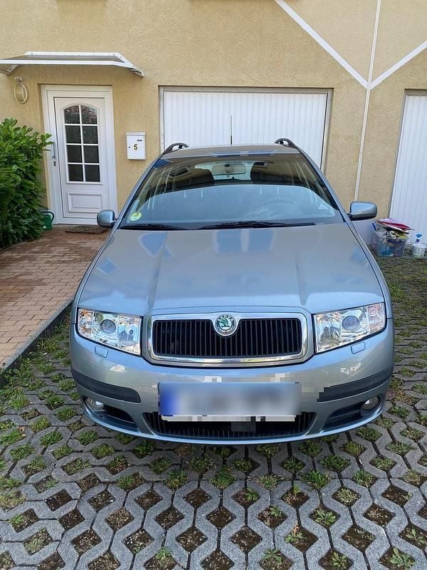 Andere außenfarben Gebraucht 2005 Skoda Fabia Kombi | 2.100 € (Fairer Preis) - Bild 1/4