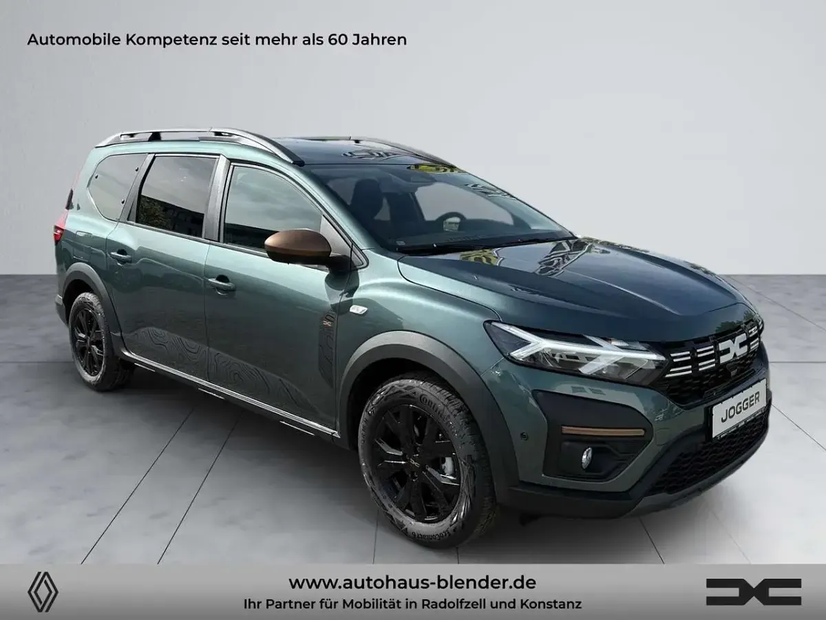 Neu Dacia Jogger Extreme 141 PS (103 kW) 2026 Zedergrün Van / Kleinbus
