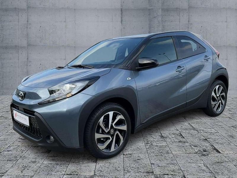 Gebraucht Toyota Aygo X 72 PS (52 kW) 2025 Celestite grey (1k3)/ black mi SUV