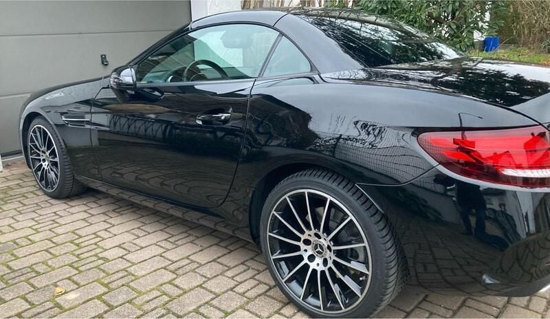 Schwarz Gebraucht 2017 Mercedes SLC200 AMG line Cabrio | 29.000 € (Fairer Preis) - Bild 1/4