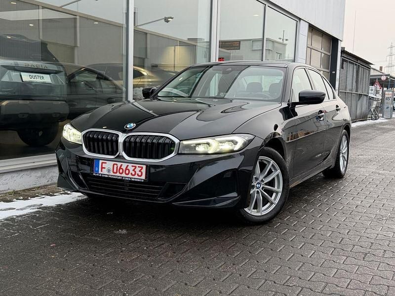 Schwarz Gebraucht 2022 BMW 318 Sport Line Limousine | 29.899 € (Fairer Preis) - Bild 1/4