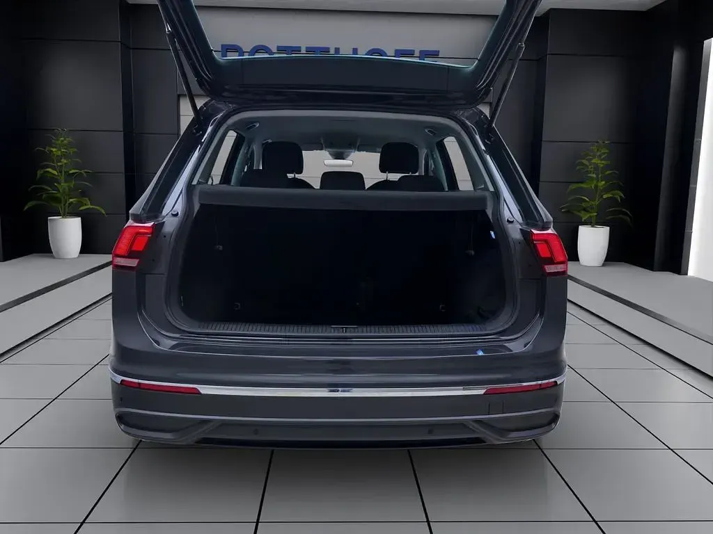 Używany VW Tiguan Active 150 KM (110 kW) 2022 Szary SUV