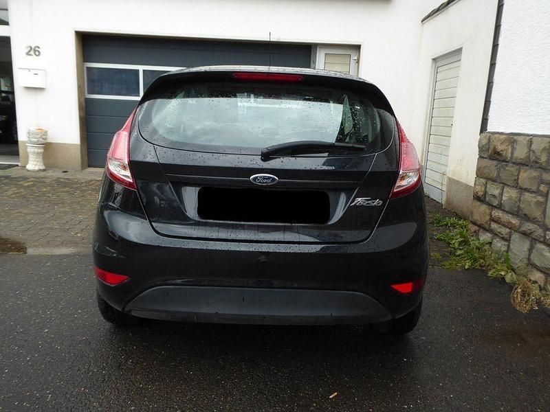Gebraucht Ford Fiesta Trend 60 PS (44 kW) 2013 Schwarz Kleinwagen