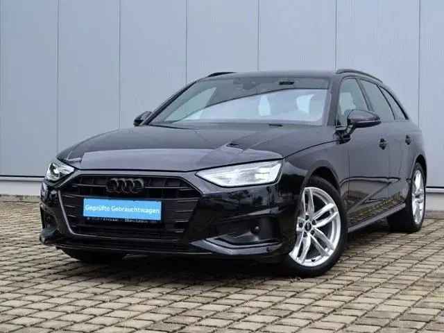 Gebraucht Audi A4 Advanced 150 PS (110 kW) 2023 Mythosschwarz metallic (metallic) Kombi