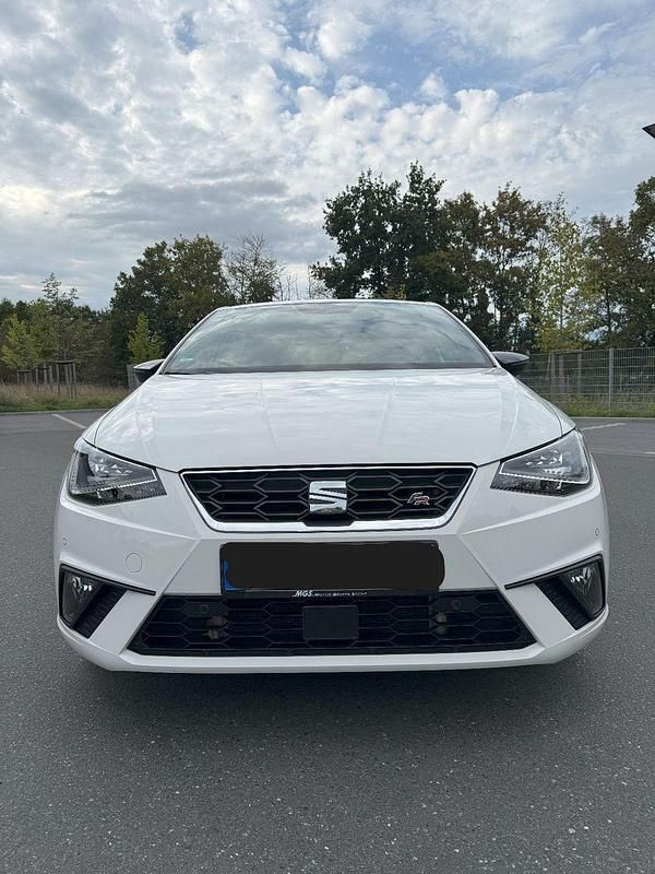 Weiß Gebraucht 2021 Seat Ibiza Beats Kleinwagen | 17.900 € (Etwas zu teuer) - Bild 1/4