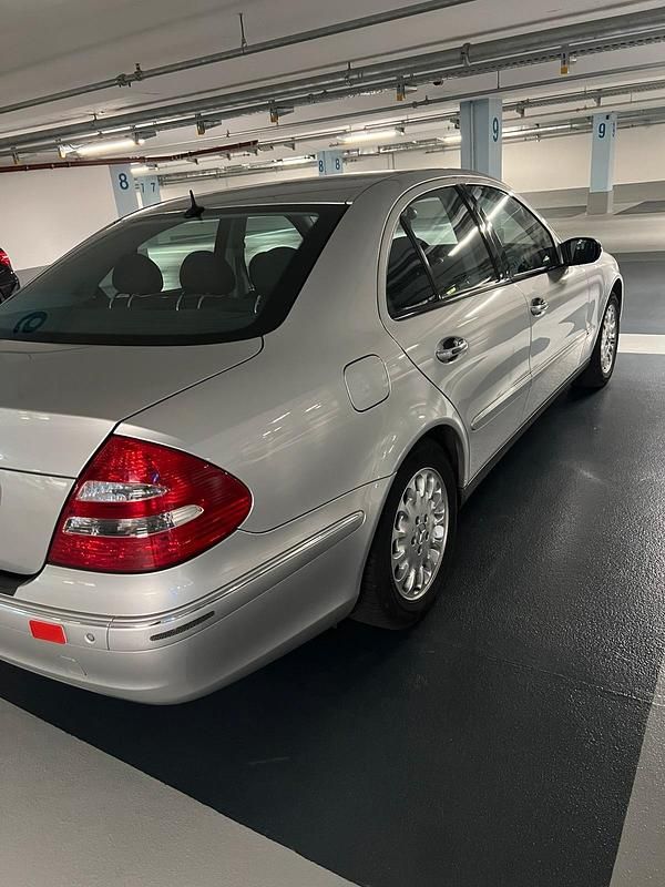 Second-hand Mercedes E200 163 CP (119 kW) 2003 Argintiu Berlinǎ