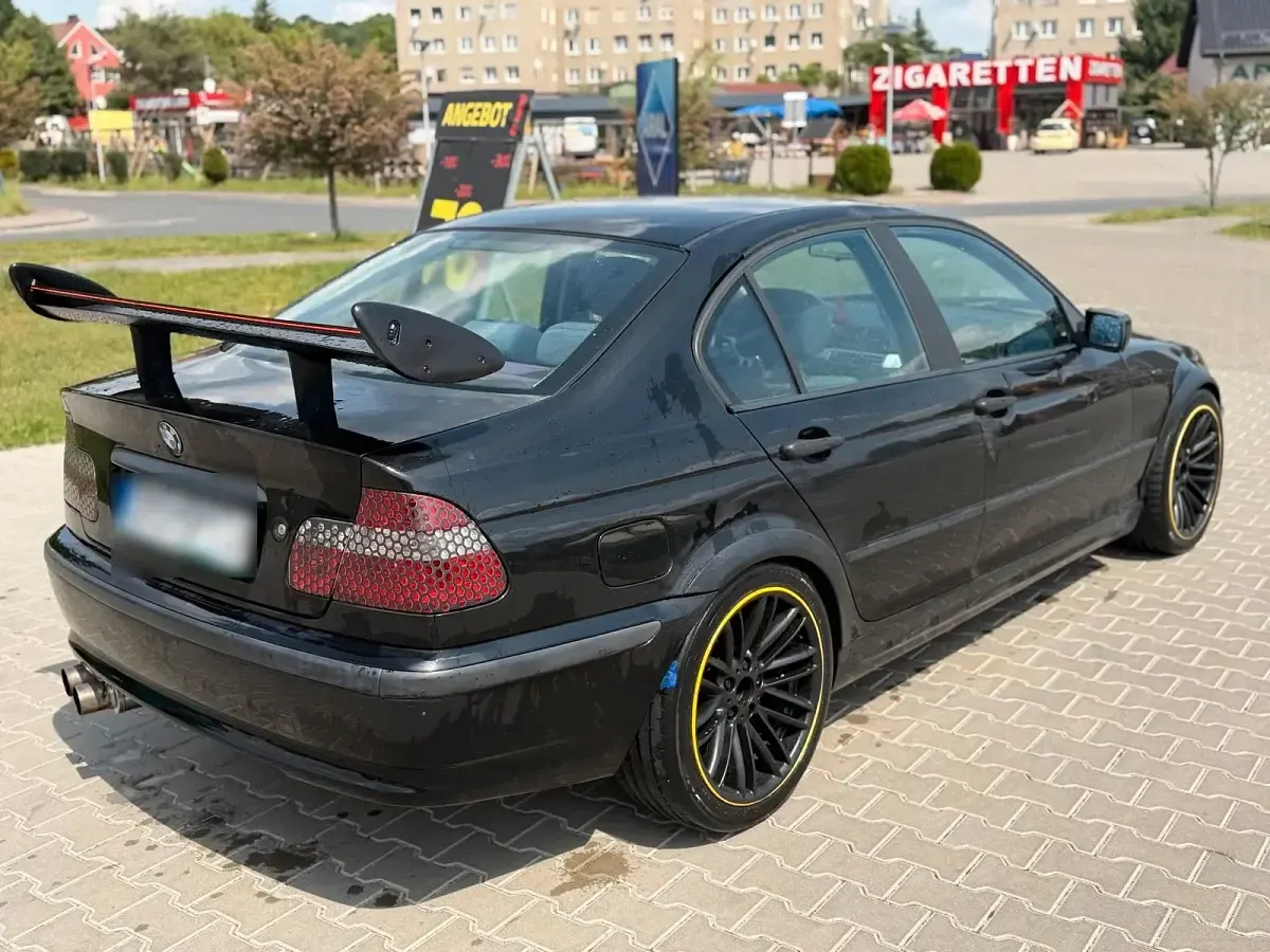 Gebraucht BMW 320 116 PS (85 kW) 2002 Schwarz Limousine