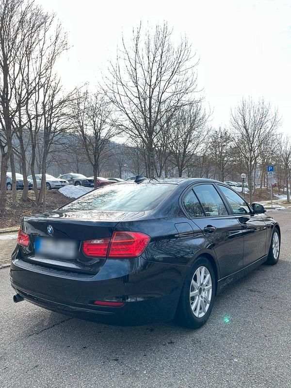 Gebraucht BMW 318 143 PS (105 kW) 2014 Schwarz Limousine