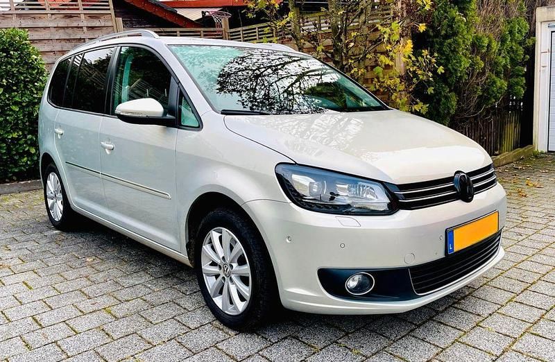 Silber Gebraucht 2010 VW Touran Highline Van / Kleinbus | 11.500 € (Teuer) - Bild 1/3