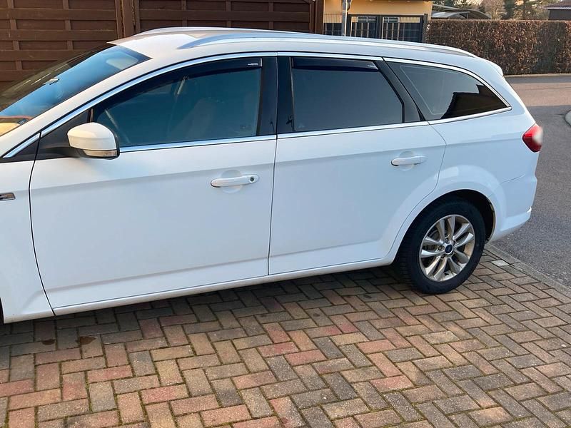 Gebraucht Ford Mondeo 140 PS (102 kW) 2013 Weiß Kombi