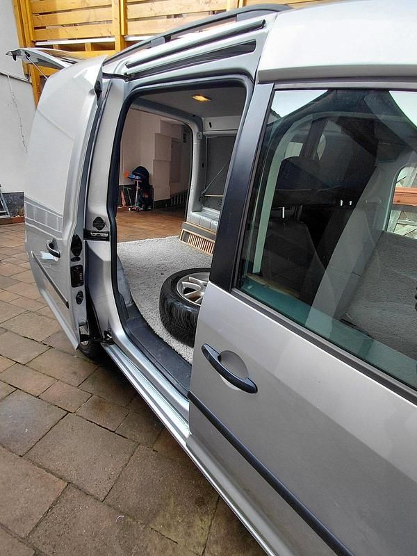 Gebraucht VW Caddy 102 PS (75 kW) 2014 Silber Van / Kleinbus
