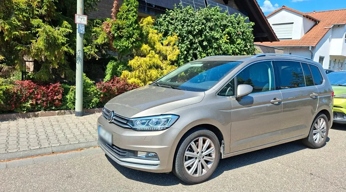 Gebraucht VW Touran Highline 150 PS (110 kW) 2017 Beige Van / Kleinbus
