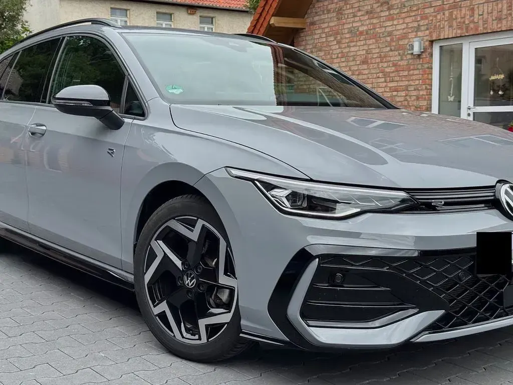 Gebraucht VW Golf VIII R-line 150 PS (110 kW) 2025 Grau Kombi