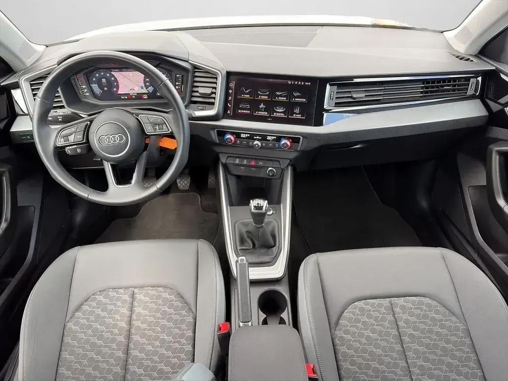 Gebraucht Audi A1 Basis 110 PS (80 kW) 2023 Tausilber metallic SUV