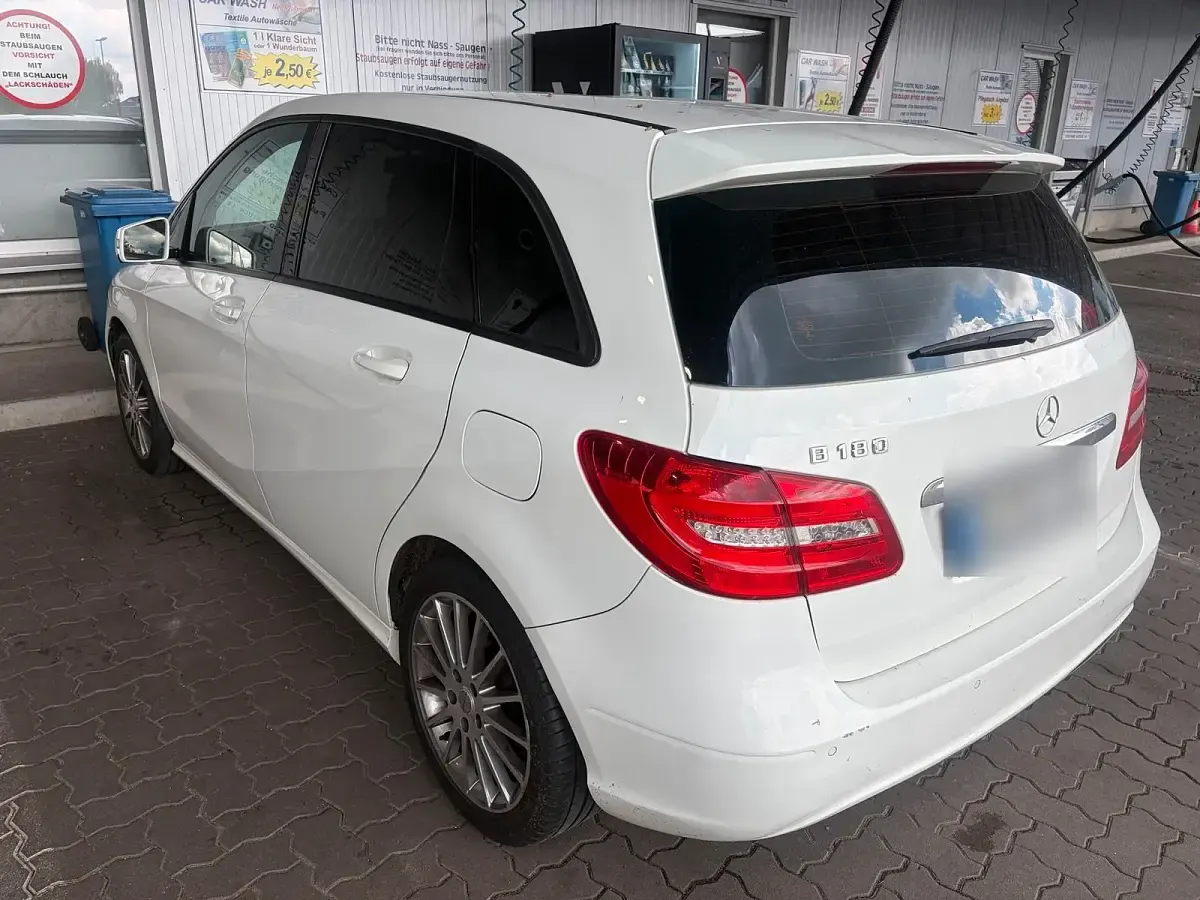 Gebraucht Mercedes B180 122 PS (89 kW) 2013 Weiß Kleinwagen