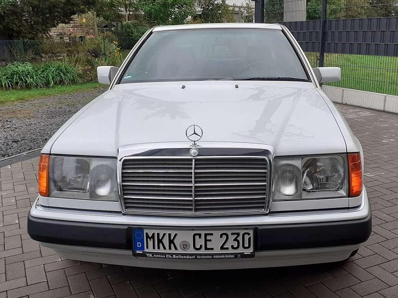 Gebraucht Mercedes 230 132 PS (97 kW) 1990 Weiß Coupé