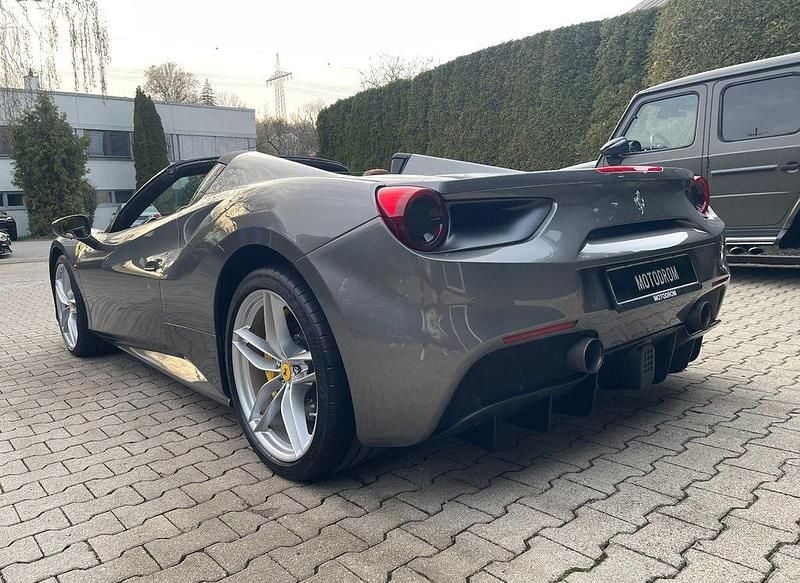 Gebraucht Ferrari 488 670 PS (492 kW) 2016 Grau Cabrio