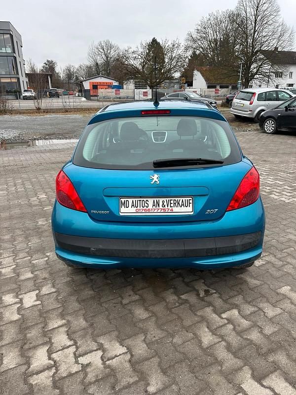 Gebraucht Peugeot 207 95 PS (69 kW) 2009 Blau Kleinwagen