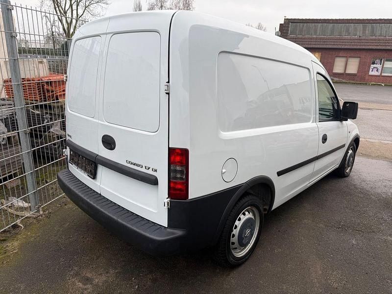 Gebraucht Opel Combo 65 PS (47 kW) 2004 Weiß Van / Kleinbus