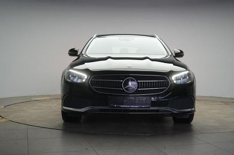 Gebraucht Mercedes E300 194 PS (142 kW) 2021 Schwarz Limousine