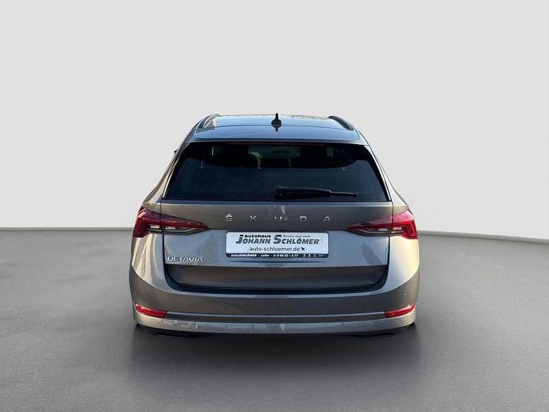 Gebraucht Skoda Octavia 150 PS (110 kW) 2022 Graphitegrau Kombi