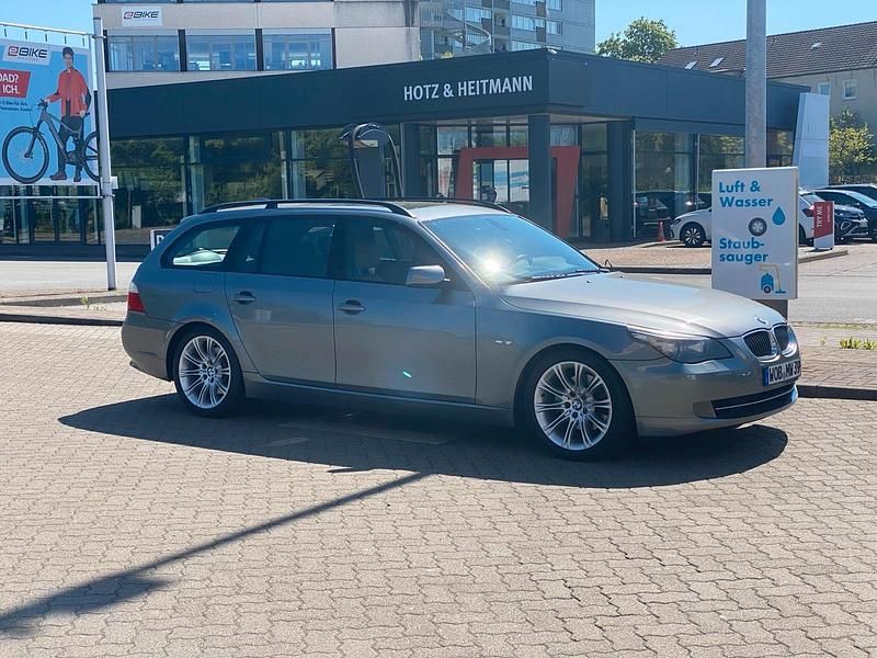 Gebraucht BMW 525 197 PS (144 kW) 2009 Grau Kombi