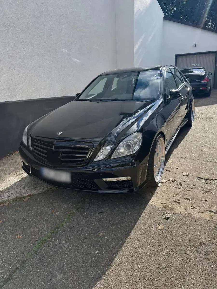 Gebraucht Mercedes E500 388 PS (285 kW) 2010 Schwarz Limousine