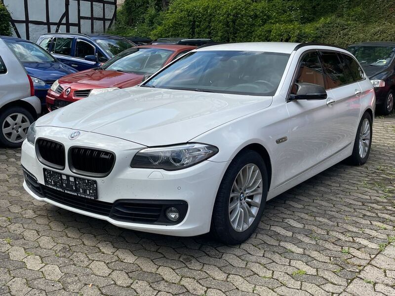 Weiß Gebraucht 2016 BMW 520 Luxury Line Kombi | 9.999 € (Guter Preis) - Bild 1/4