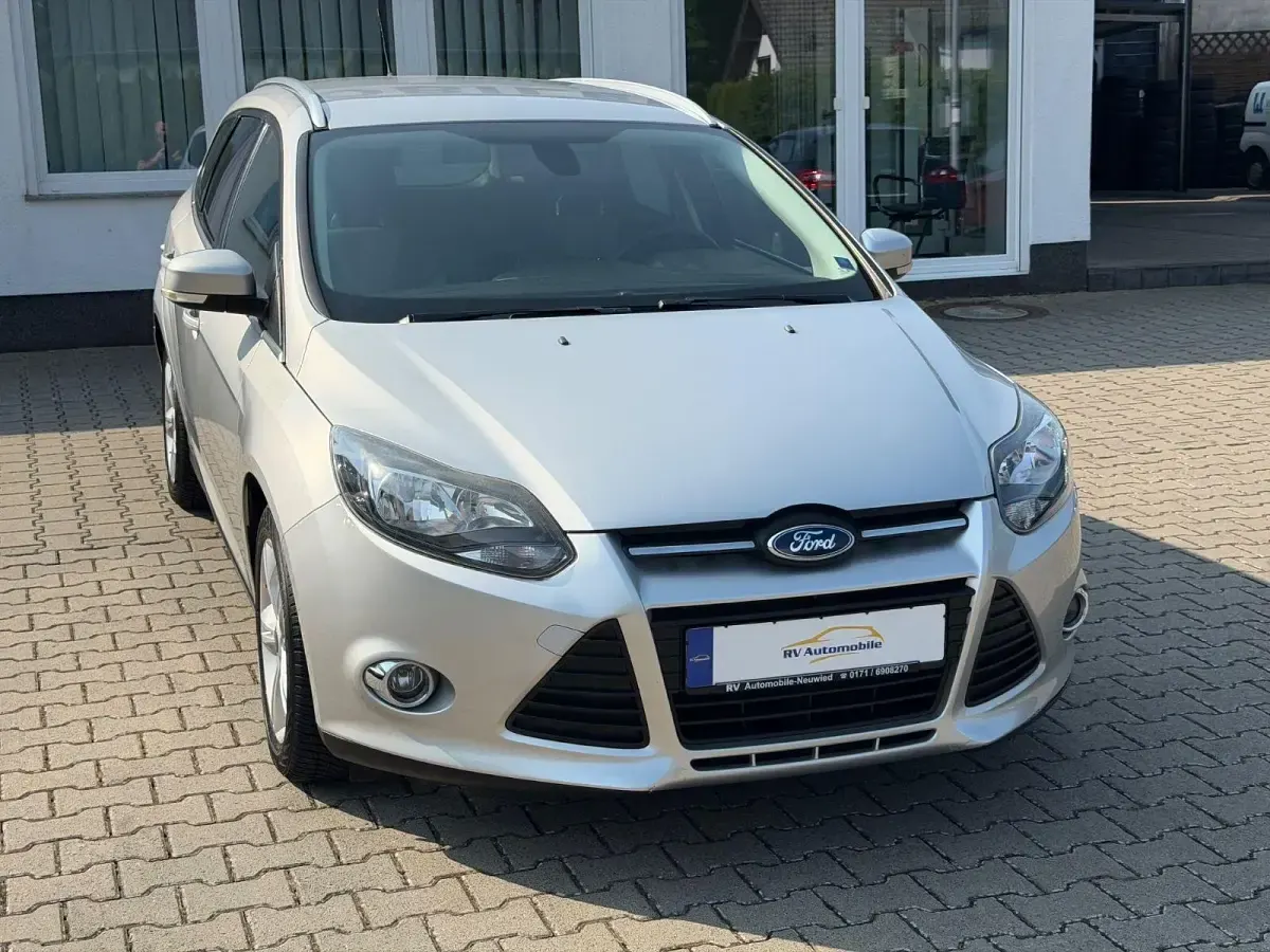 Gebraucht Ford Focus Champions Edition 125 PS (91 kW) 2012 Silber Kombi