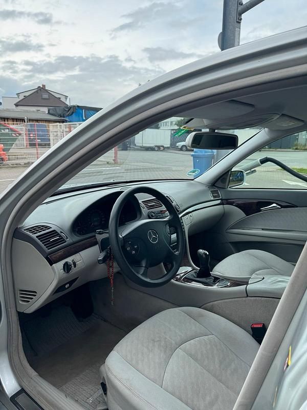 Gebraucht Mercedes E270 177 PS (130 kW) 2004 Silber Limousine