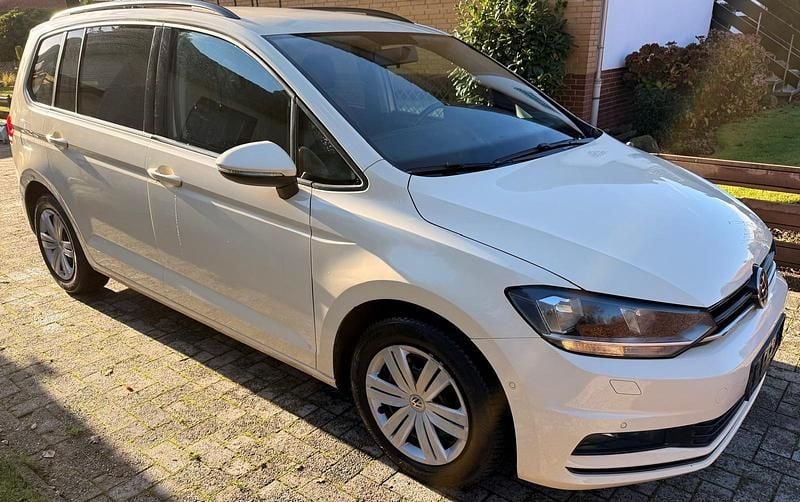 Beige Gebraucht 2019 VW Touran Van / Kleinbus | 7.200 € (Superpreis) - Bild 1/4