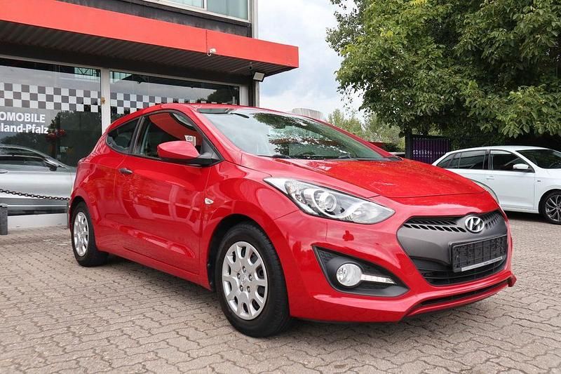 Rot Gebraucht 2013 Hyundai i30 Kleinwagen | 5.900 € (Fairer Preis) - Bild 1/4