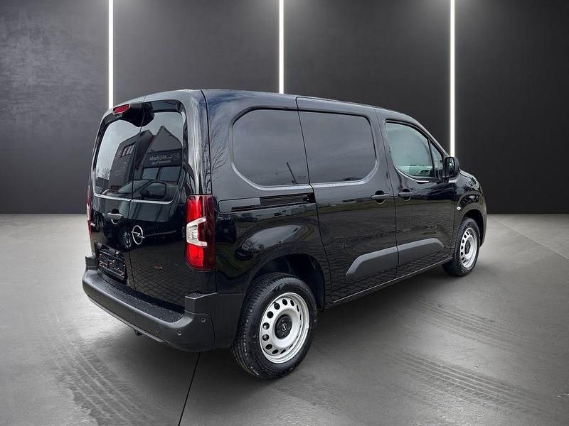 Neu Opel Combo 131 PS (96 kW) 2026 Schwarz Kombi