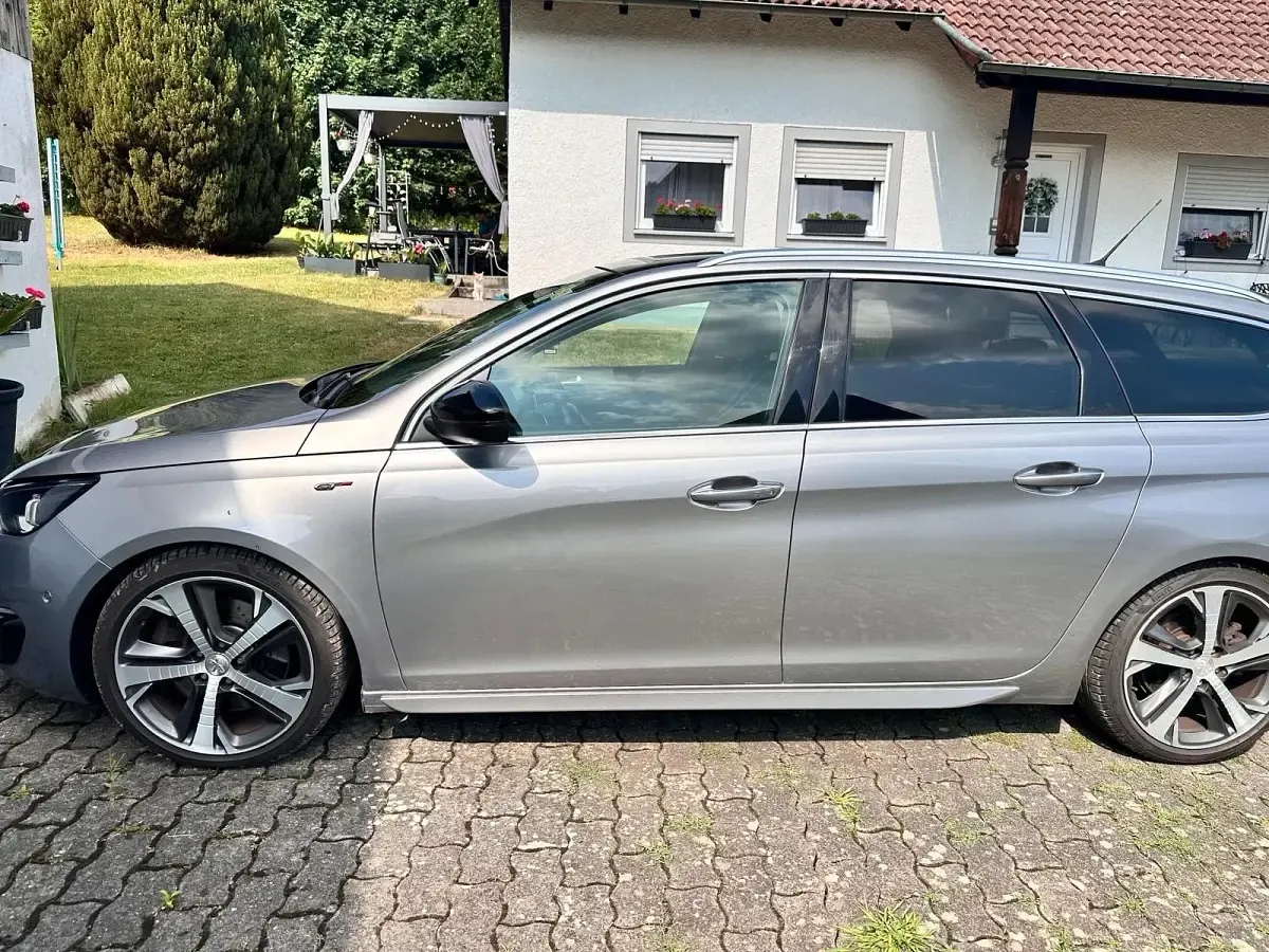 Gebraucht Peugeot 308 GT 181 PS (133 kW) 2015 Grau Kombi