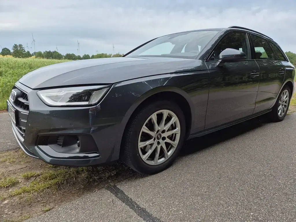 Gebraucht Audi A4 Advanced 204 PS (150 kW) 2022 Grau Kombi