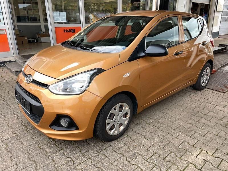 Orange Gebraucht 2016 Hyundai i10 Classic Kleinwagen | 7.480 € (Etwas zu teuer) - Bild 1/4
