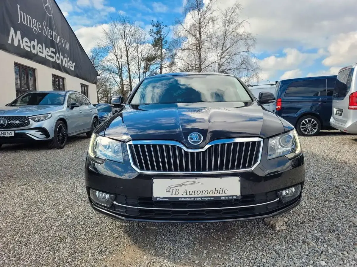 Gebraucht Skoda Superb Exclusive 140 PS (102 kW) 2014 Schwarz Kombi