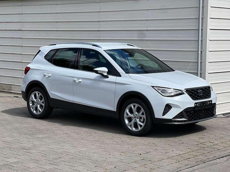 Glacial weiß metallic Neu 2025 Seat Arona FR SUV | 27.990 € (Fairer Preis) - Bild 1/4