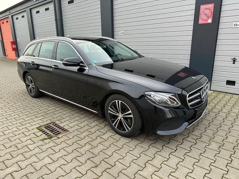 Gebraucht Mercedes E200 160 PS (117 kW) 2019 Schwarz Limousine