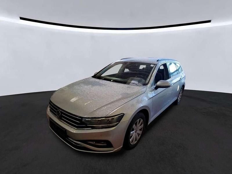 Gebraucht VW Passat Business 150 PS (110 kW) 2023 Scale silver metallic Kombi