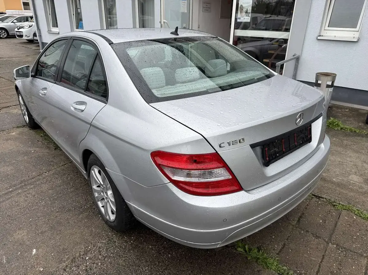 Gebraucht Mercedes C180 156 PS (114 kW) 2010 Iridiumsilber  metalliclack Limousine
