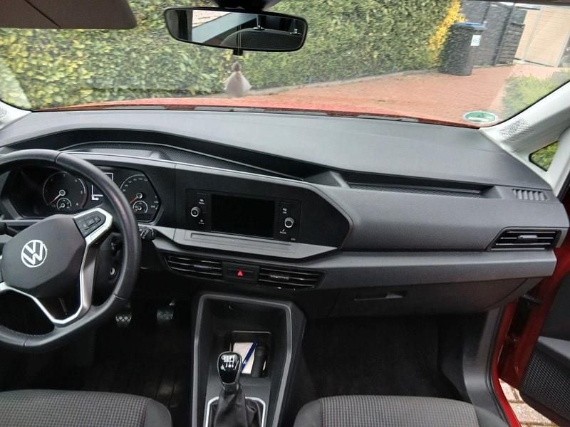 Second-hand VW Caddy 122 CP (89 kW) 2023 Roșu Monovolum