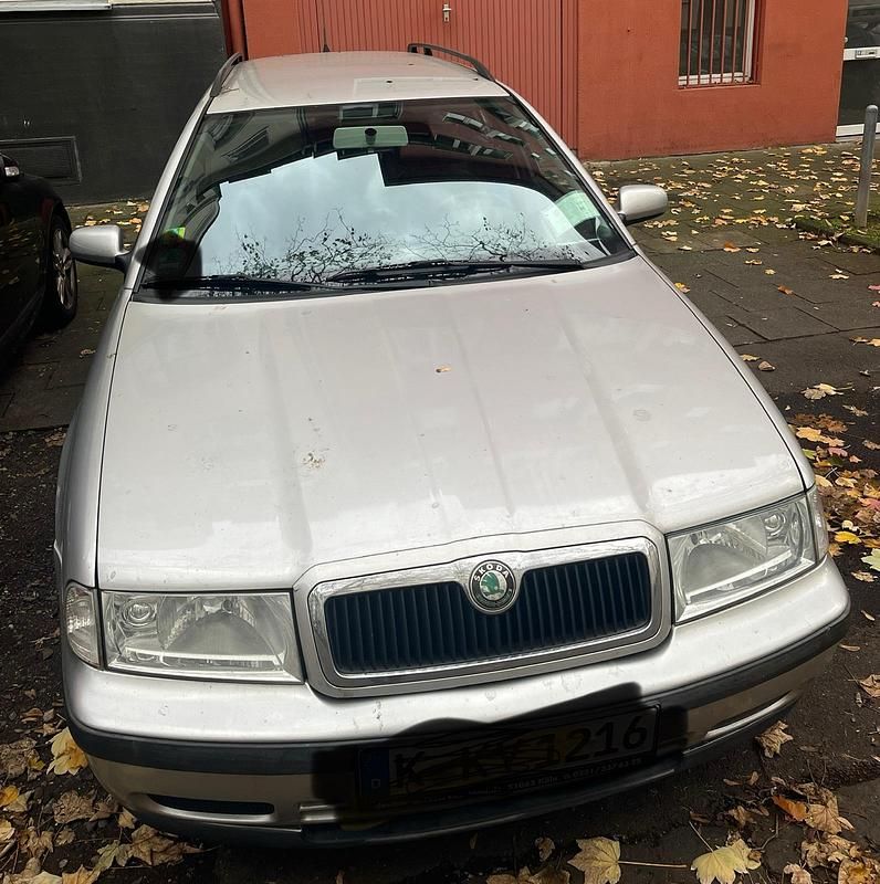 Silber Gebraucht 2004 Skoda Octavia Classic Kombi | 1.000 € (Fairer Preis) - Bild 1/4