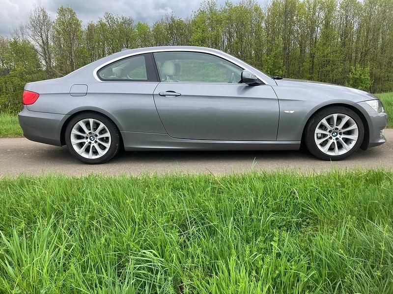 Gebraucht BMW 335 306 PS (225 kW) 2010 Silber Coupé