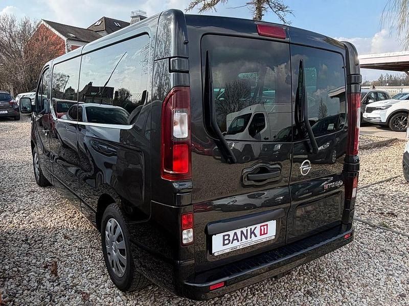 Gebraucht Opel Vivaro 145 PS (106 kW) 2017 Mitternachtschwarz/midnight bl Van / Kleinbus