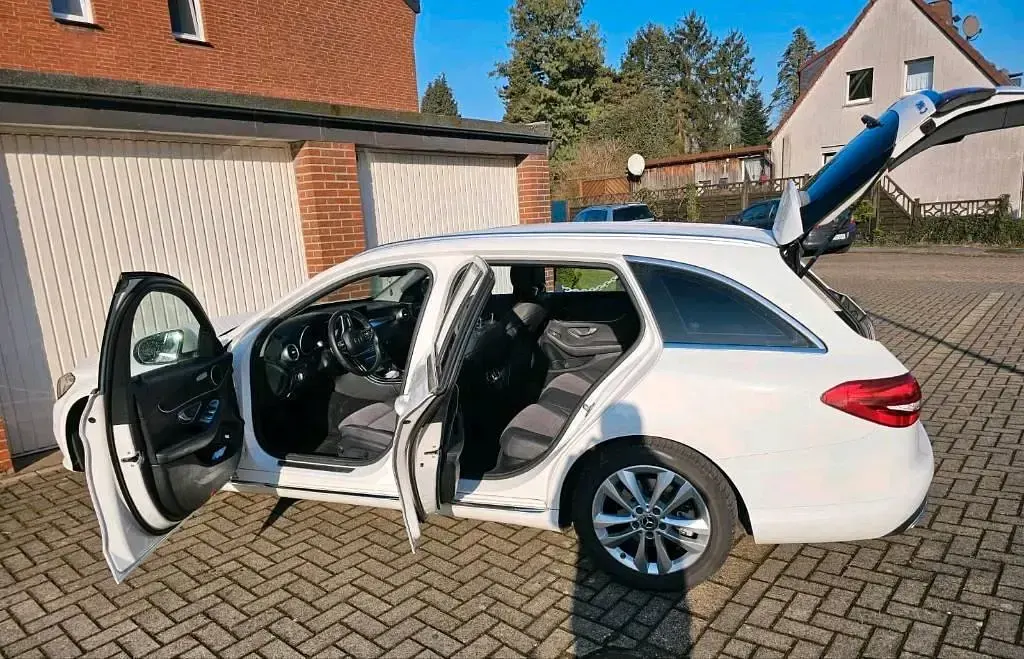 Gebraucht Mercedes C180 156 PS (114 kW) 2018 Weiß Kombi