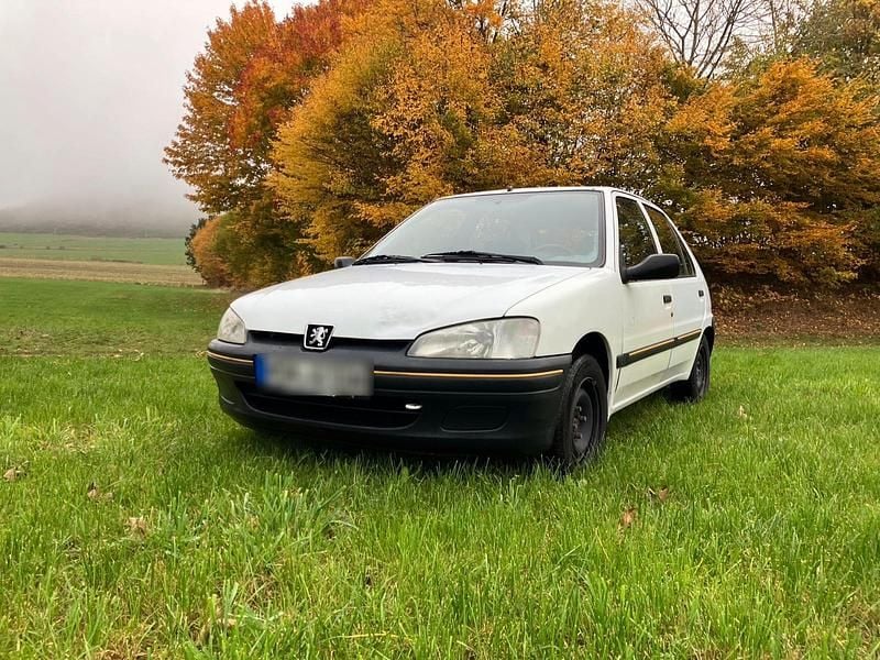 Weiß Gebraucht 1997 Peugeot 106 Kleinwagen | 1.250 € - Bild 1/4