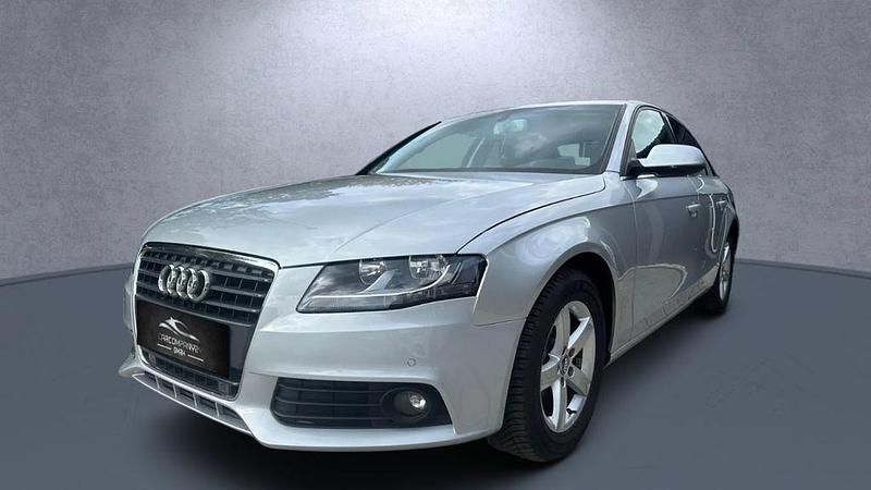 Silber Gebraucht 2010 Audi A4 Attraction Limousine | 5.990 € (Superpreis) - Bild 1/4
