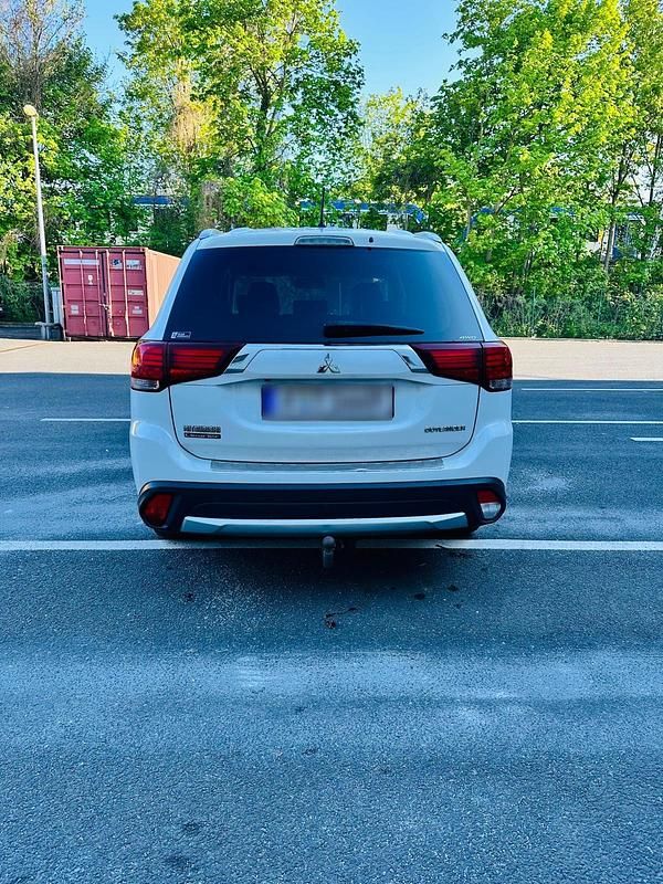 Gebraucht Mitsubishi Outlander 150 PS (110 kW) 2016 Weiß SUV